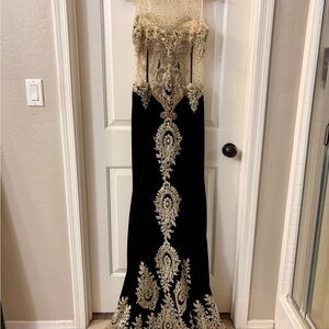 Dave & Johnny Black and Gold Mesh Gown
